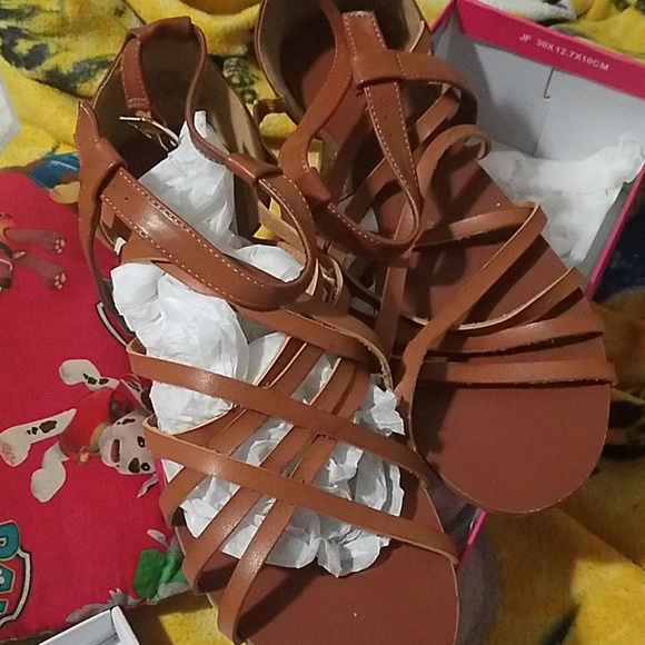 Sandals - Picture 2 of 4